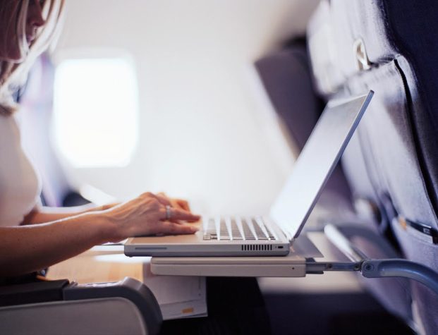 Verter Adular lineal Puedo llevar mi laptop o ipad conmigo en la cabina del avión? – Blog  Travelwise